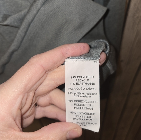 Vuori Sweatshirt Womens XS Blue Gray Crewneck Raglan Pullover Athletic VW241 - Picture 3 of 6